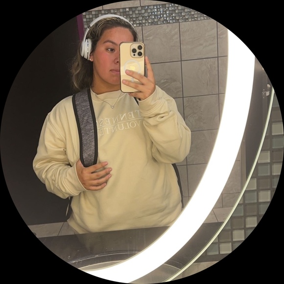 Profile Picture of Dora Ramos (@dorasramos) on Poshmark