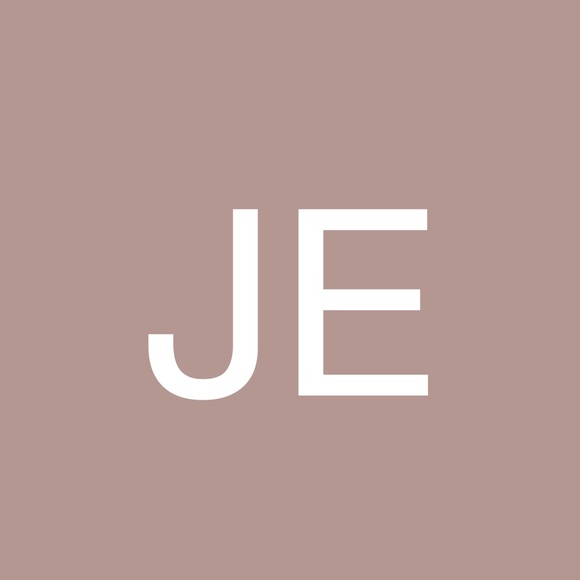 Profile Picture of Jennifer Entner (@jenniferentner) on Poshmark