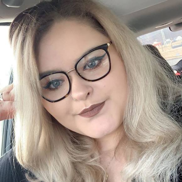 Profile Picture of Madeline Vandevender (@mnvan_98) on Poshmark