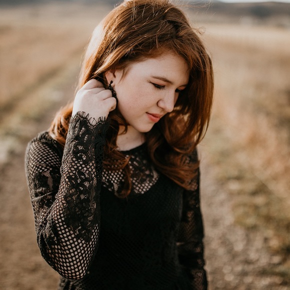 Profile Picture of Elizabeth Heilbrun (@lizzeeyy) on Poshmark