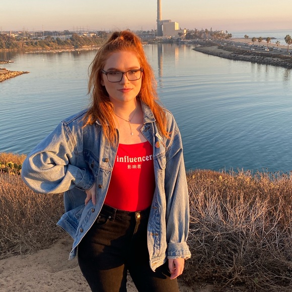 Profile Picture of Alexa Frye (@alexafrye449) on Poshmark