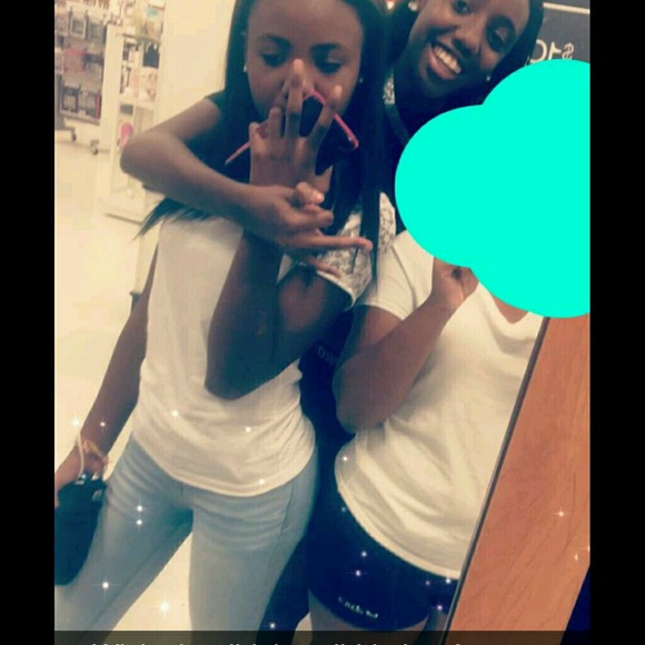 Profile Picture of Eleyah Brooks (@eleyahbro) on Poshmark