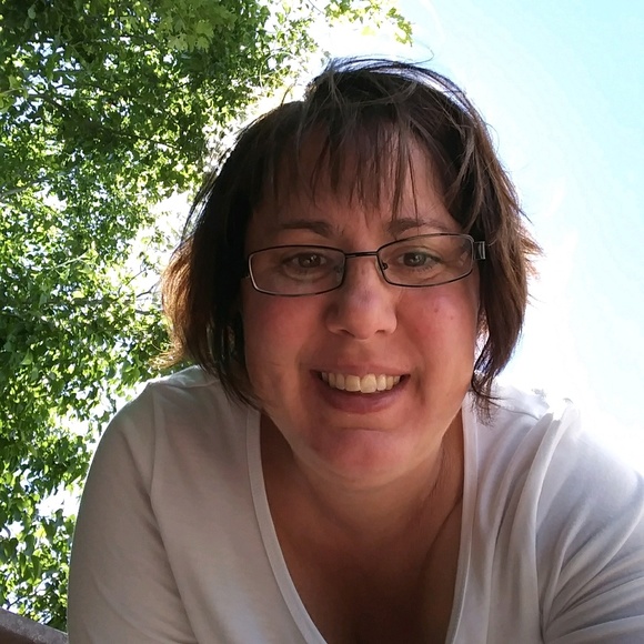 Profile Picture of Christie Pennock (@kdpennock) on Poshmark