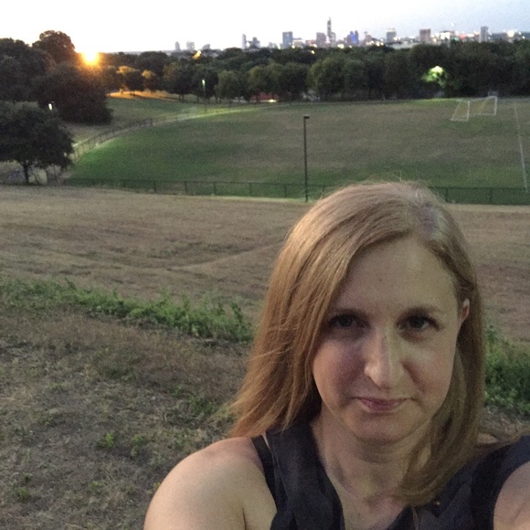 Profile Picture of Cyndie Pfohler (@cyndiepfohler) on Poshmark