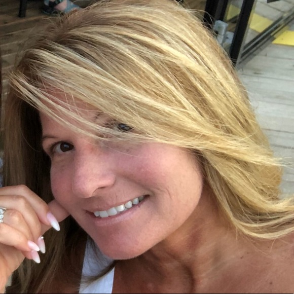 Lori Ednie - Poshmark Profile Picture of Lori Ednie (@jre3lori) on Poshmark