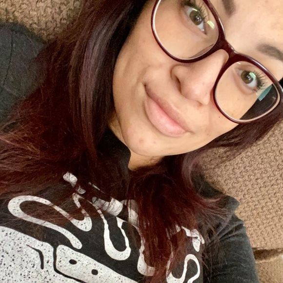 Profile Picture of Andreasa Rodriguez (@dreasa) on Poshmark