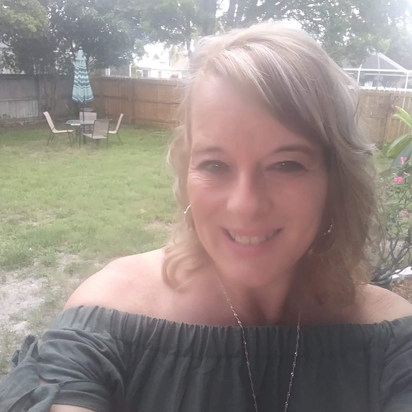 Profile Picture of Annette Clifton (@mercedesrenee) on Poshmark