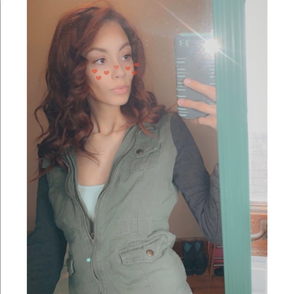 Profile Picture of Alexius W (@alexius327) on Poshmark