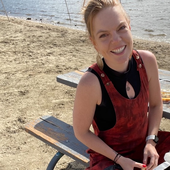 Profile Picture of Christine Larsen (@clarsen23) on Poshmark