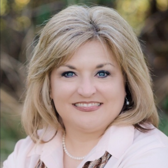 Jamie Shimanek - Poshmark Profile Picture of Jamie Shimanek (@rjshimanek) on Poshmark