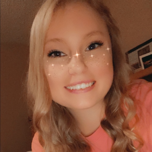 Profile Picture of Anna Mcgilvary (@annamcgilvary13) on Poshmark