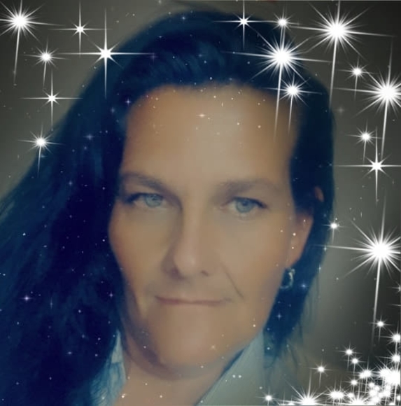 Profile Picture of Bobbie Lopez (@bobbielopez5046) on Poshmark