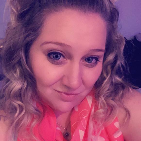 Profile Picture of Sarah Draney (@sdraney123) on Poshmark