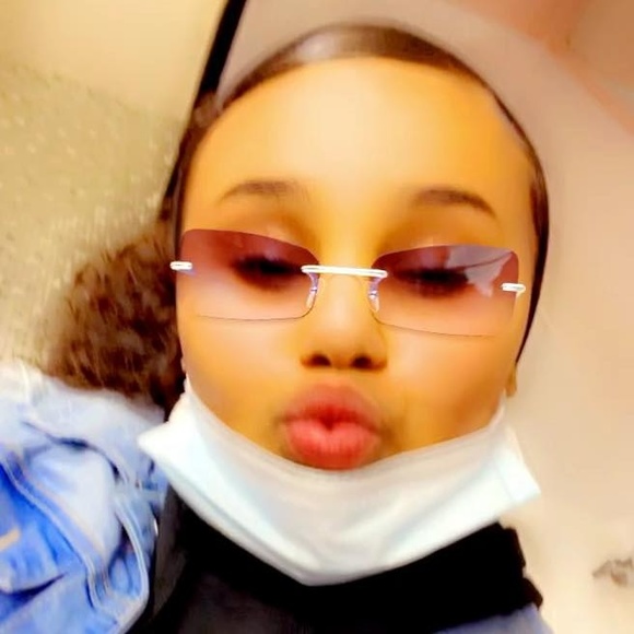 Profile Picture of Kiaraa Hannis (@kiaraahannis) on Poshmark