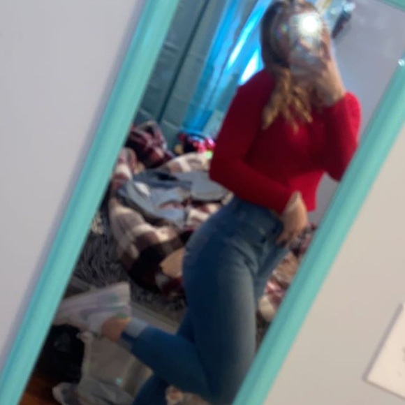 Profile Picture of Alexis Spitznogle (@aspitznogle) on Poshmark