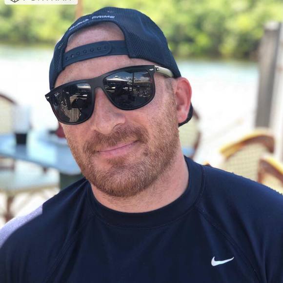 Profile Picture of Craig Mazor (@maze820) on Poshmark