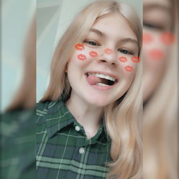 Profile Picture of Sharon Romero (@sharonromero22) on Poshmark