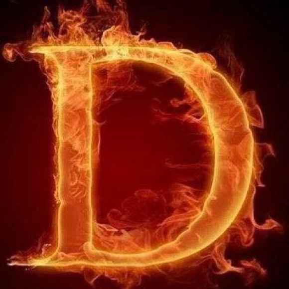 Profile Picture of Debi Macut (@_deb_06) on Poshmark