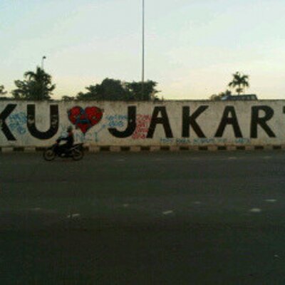 Profile Picture of John Herman (@johnnyalulu) on Twitter