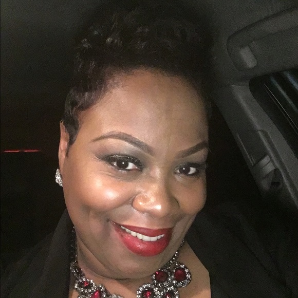 Profile Picture of Angela Isome (@trendydiva) on Poshmark