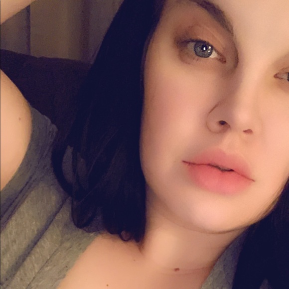 Profile Picture of Emilee Franssen (@boymama71) on Poshmark