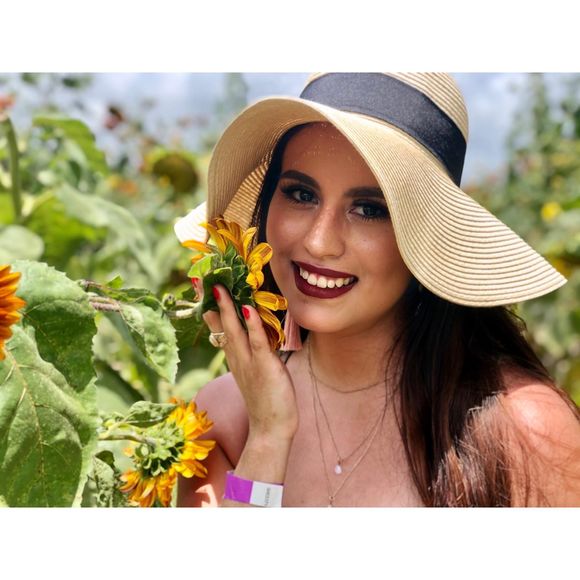 Profile Picture of Daniela Aguinaga (@swagarolli) on Poshmark