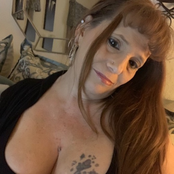 Profile Picture of Stacey Swift (@staceym22) on Poshmark
