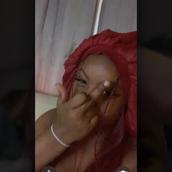 Profile Picture of Aoni Aoni (@williamsaonesti) on Poshmark