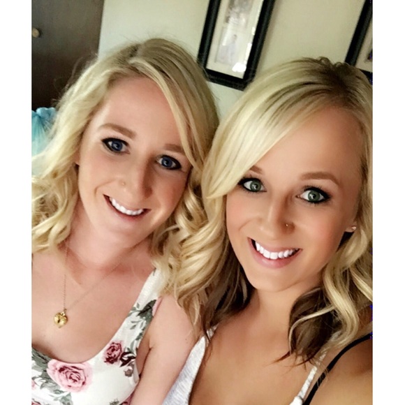 Profile Picture of Andrea Panzner (@apanzner27) on Poshmark