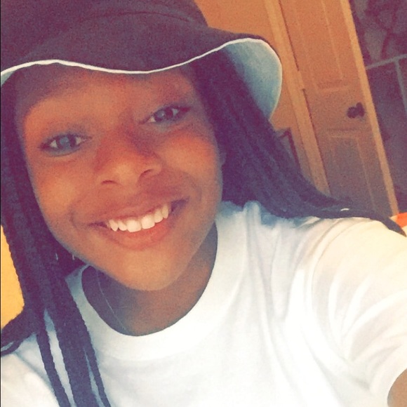 Profile Picture of Domonique Fair (@dommm03) on Poshmark