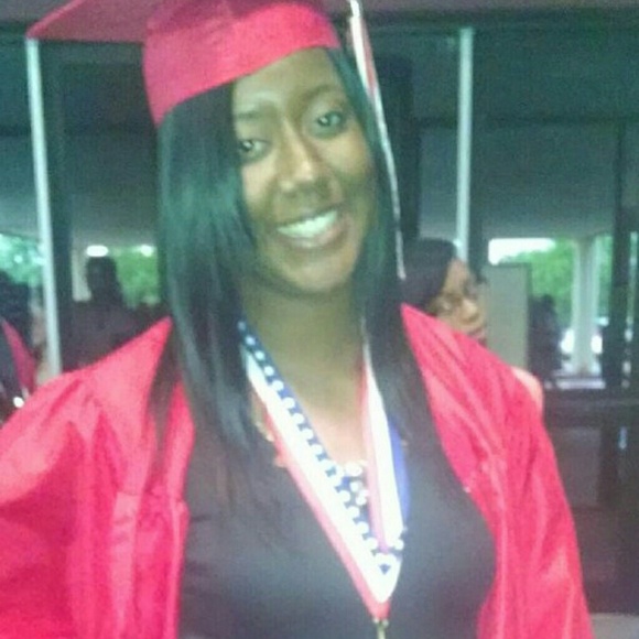 Profile Picture of Monique Walters (@aleesawalters) on Poshmark