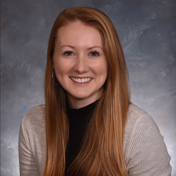 Profile Picture of Julia Whitehead (@juliamw98) on Poshmark