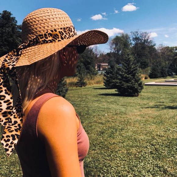 Profile Picture of Carly Rowe (@crowe45) on Poshmark