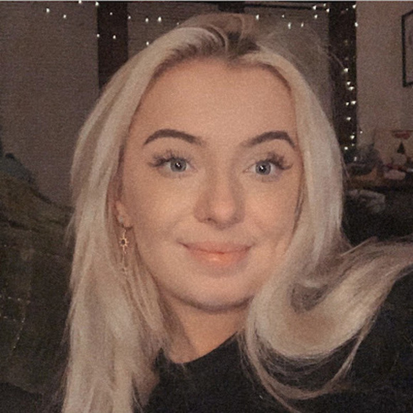 Profile Picture of Melissa Hambley (@misshambley) on Poshmark