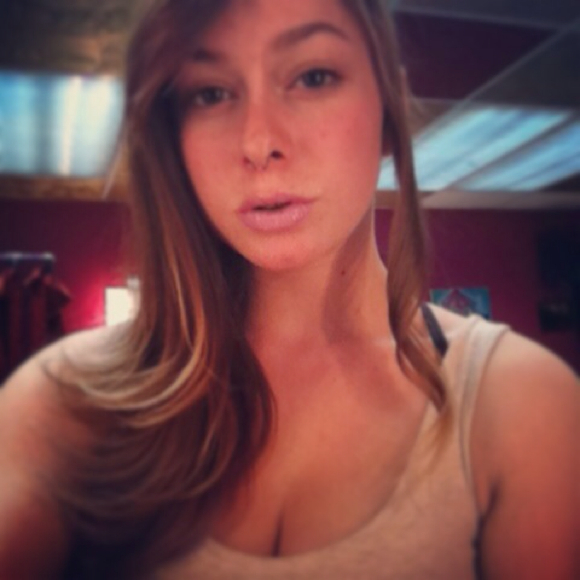 Profile Picture of Ramona Simone (@vivawonderland) on Poshmark