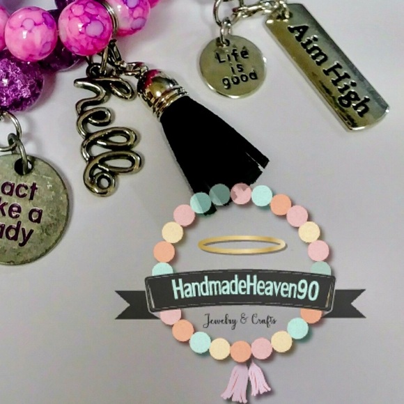 Profile Picture of Sharla Murrell (@sharbunnyy) on Poshmark