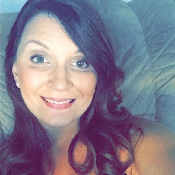 Profile Picture of Lori Radkiewicz (@august11786) on Poshmark