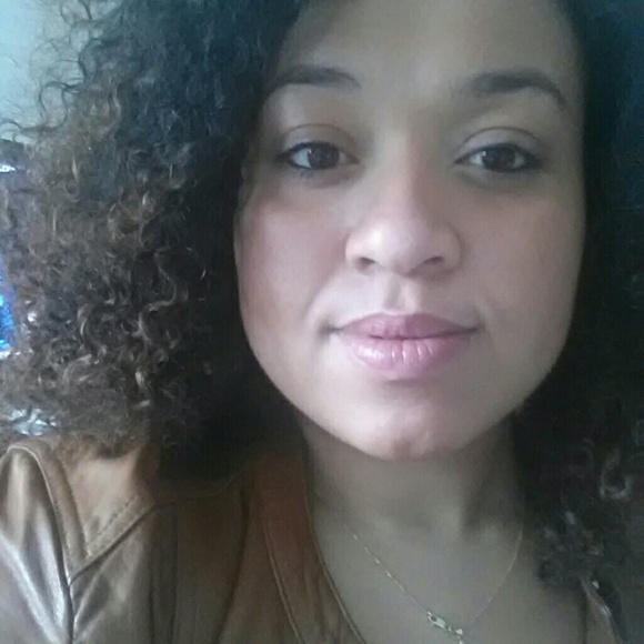 Profile Picture of Jessenia Aultmon (@jessie33a) on Poshmark