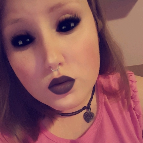 Profile Picture of Megan Kundrath (@cute_chick12) on Poshmark