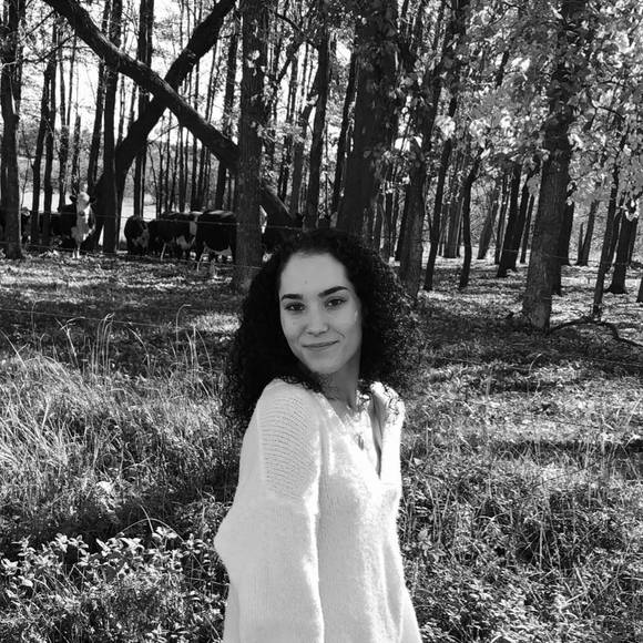 Profile Picture of Marisa Croson (@marisa_croson) on Poshmark