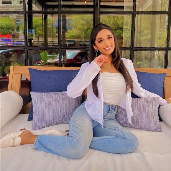 Profile Picture of Sarah Patel (@sarahpatell) on Poshmark