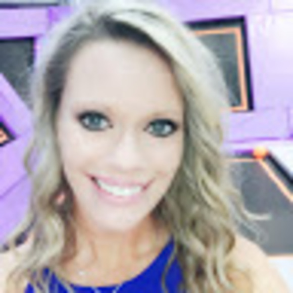 Profile Picture of Crystal Wallace (@crystalwalla926) on Poshmark