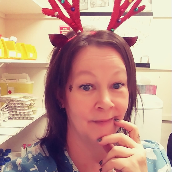 Profile Picture of Karine Bayette (@face_de_p) on Poshmark