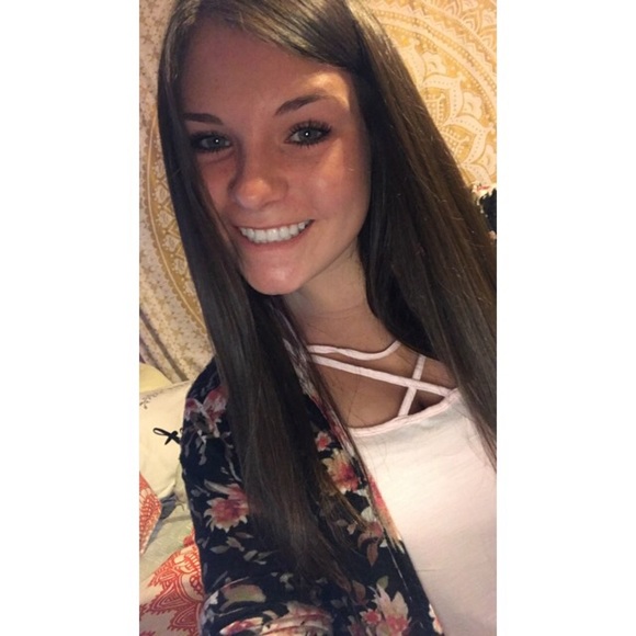 Hayley Bernardson - Poshmark Profile Picture of Hayley Bernardson (@hayleyrae01) on Poshmark