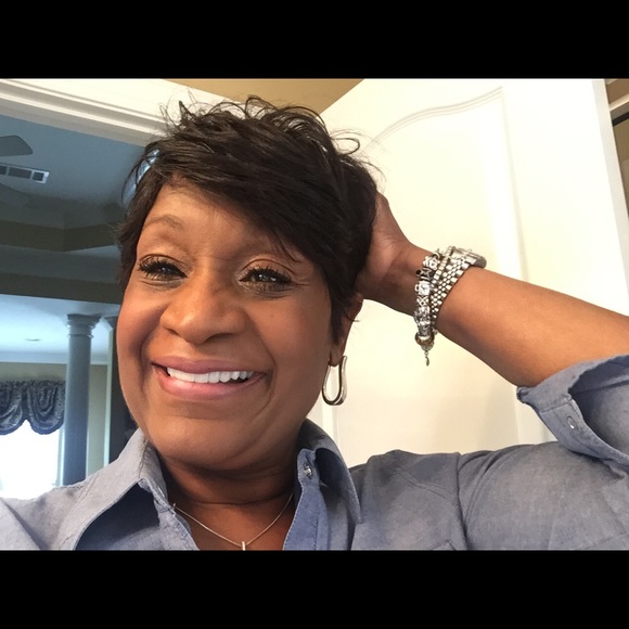 Profile Picture of Sheila Austin (@drsheshe) on Poshmark