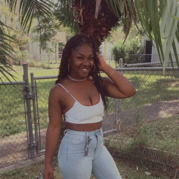 Tierra Coney - Poshmark Profile Picture of Tierra Coney (@crownmebrown) on Poshmark