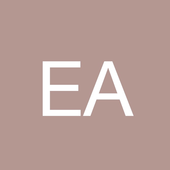 Profile Picture of Erica Antonello (@ericathecat) on Poshmark