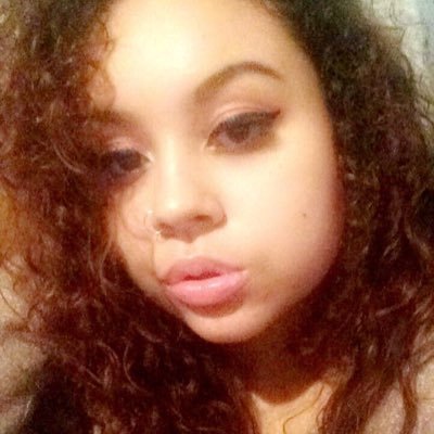 Profile Picture of Laura Segarra (@Sugandspizee) on Twitter