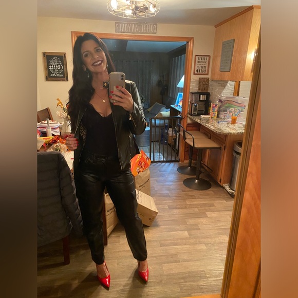 Profile Picture of Victoria Marrus (@vmarrus) on Poshmark