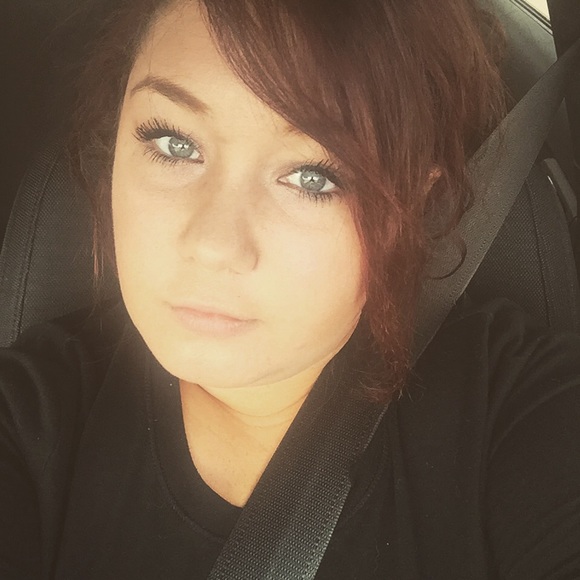 Profile Picture of Alecia Jaarsma (@aleciajaa) on Poshmark